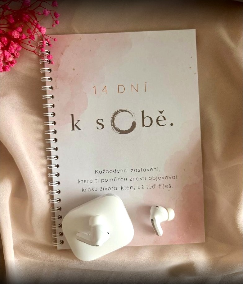 Deník 14 dní k sobě se sluchátky na jemné látce